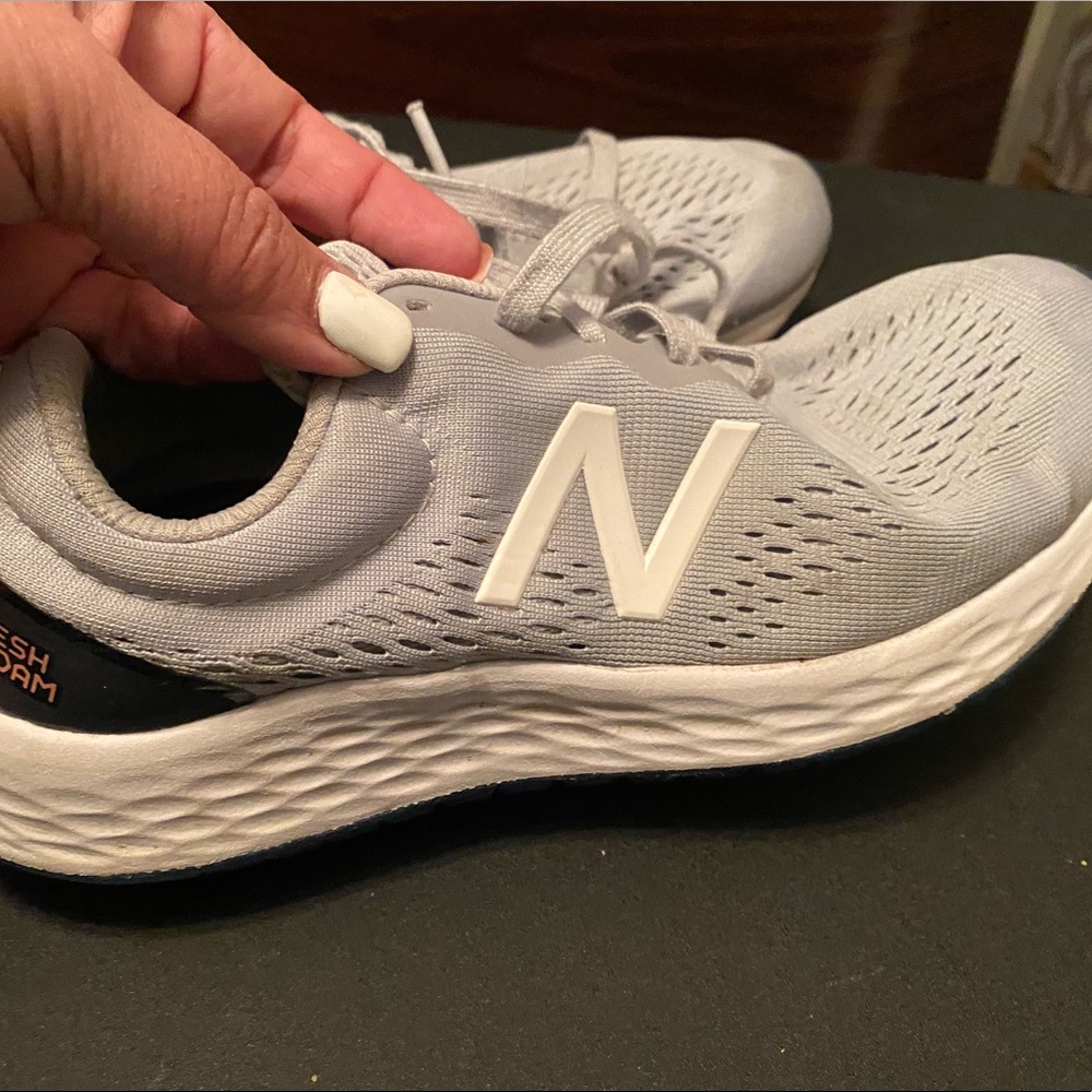 New balance like new woman’s size 8.5